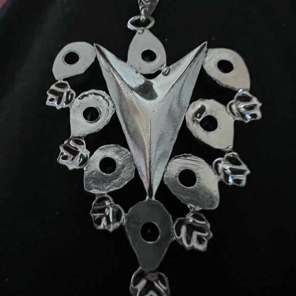 Elegant Silver and purple Pendant Necklace - Picture 3 of 10